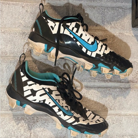 Nike Softball Cleats - Picture 3 of 10
